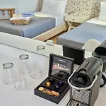 Ξενοδοχείο Kanale's & 4*