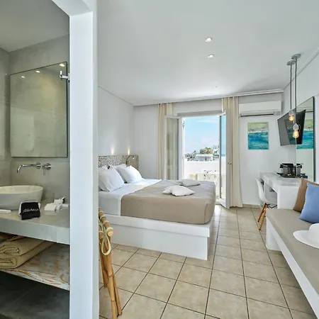 Kanale's & 4* Naousa (Paros)